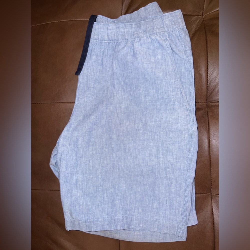 Uniqlo men’s linen shorts, light blue! Drawstring, size medium, fit great!!